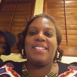 Meet your Posher, Dee dee